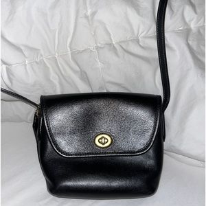 COACH BLACK GLOVETANNED LEATHER TURNLOCK CROSSBODY BAG WITH BRASS HARDWARE